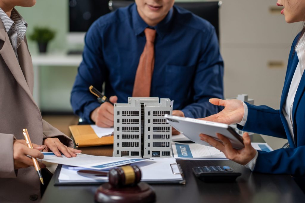 Abogados para cambios de uso de inmuebles en canaria scaled 1